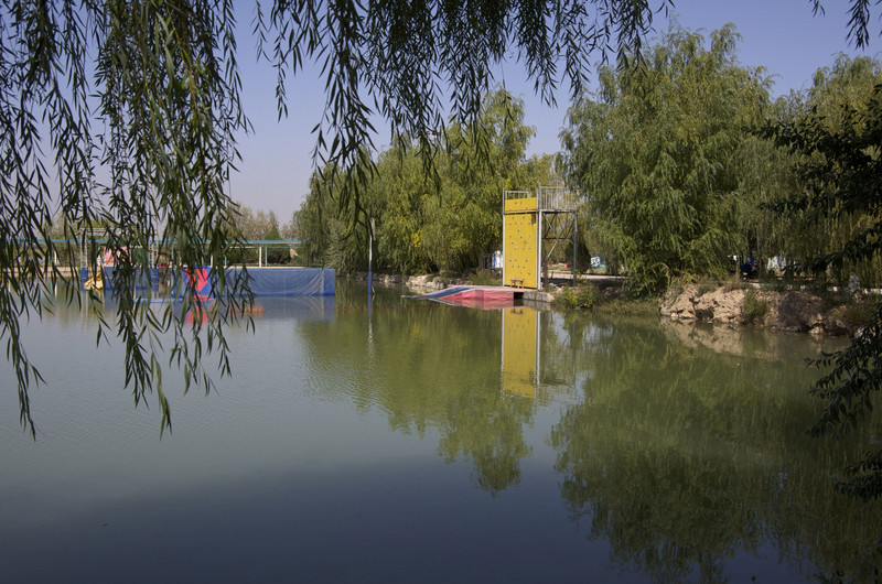  p>金水园位于黄河东岸的灵武市境内,银川黄河大桥北