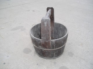 还可装运猪食饲料喂猪. /p>