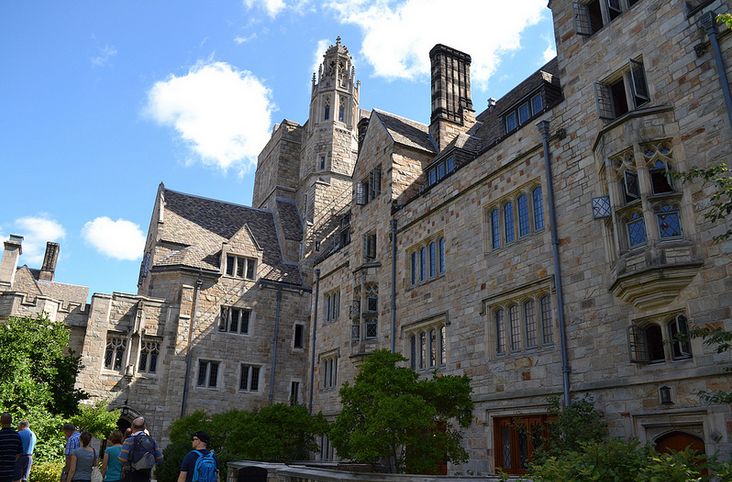 耶鲁大学戏剧学院
