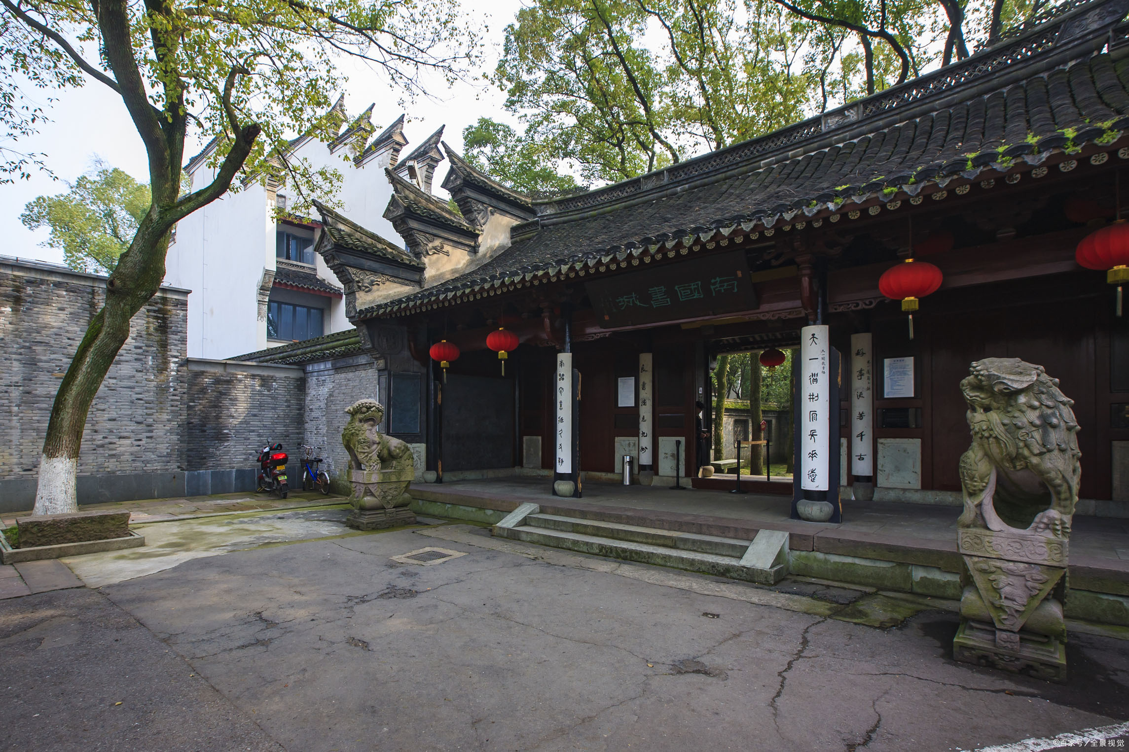 古代王府或府衙门口都立有两只石狮子，这是为什么，又有什么讲究_百科TA说
