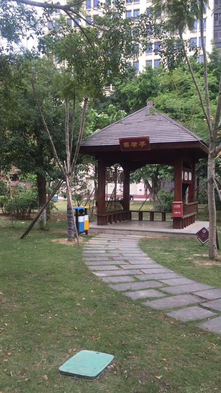  p data-id="go02n4d6mq">鸳鸯池公园位于石狮市中心,占地达240多亩