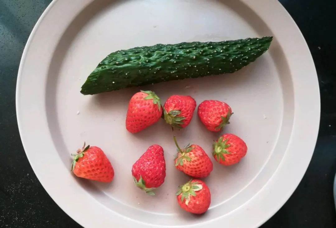 草莓黄瓜