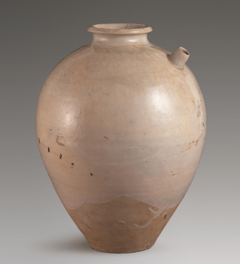  p>唐巩县窑白釉瓷壶是唐代时期的文物,现收藏于甘肃省博物馆. /p>