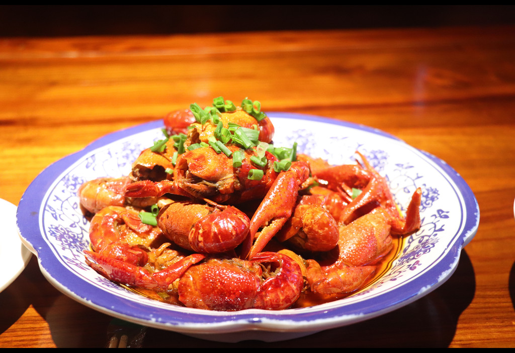 "gnwsmmt7ks">长沙口味虾是湖南省长沙市的一道传统名小吃,属于湘菜系