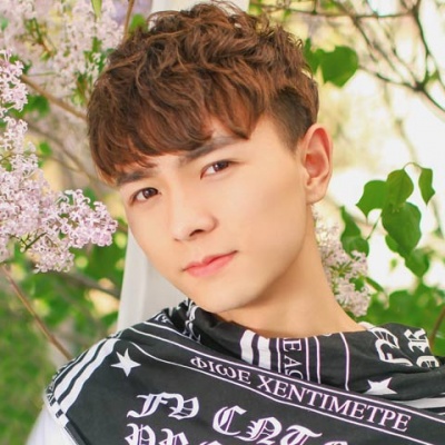 data-id="t64roqgzrbwp">威仔,男,1997年3月17日出生,中国内地男歌手