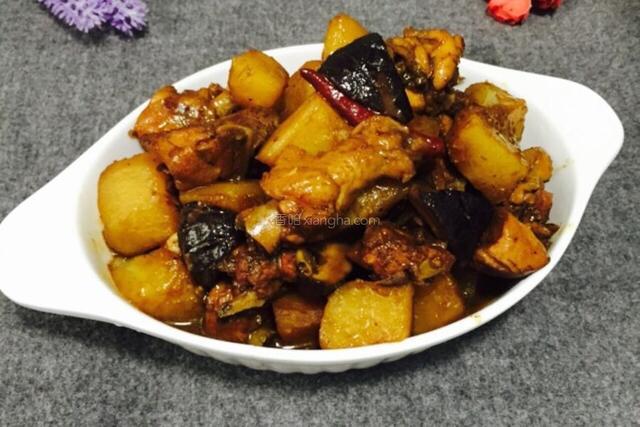 土豆炖鸭子香菇