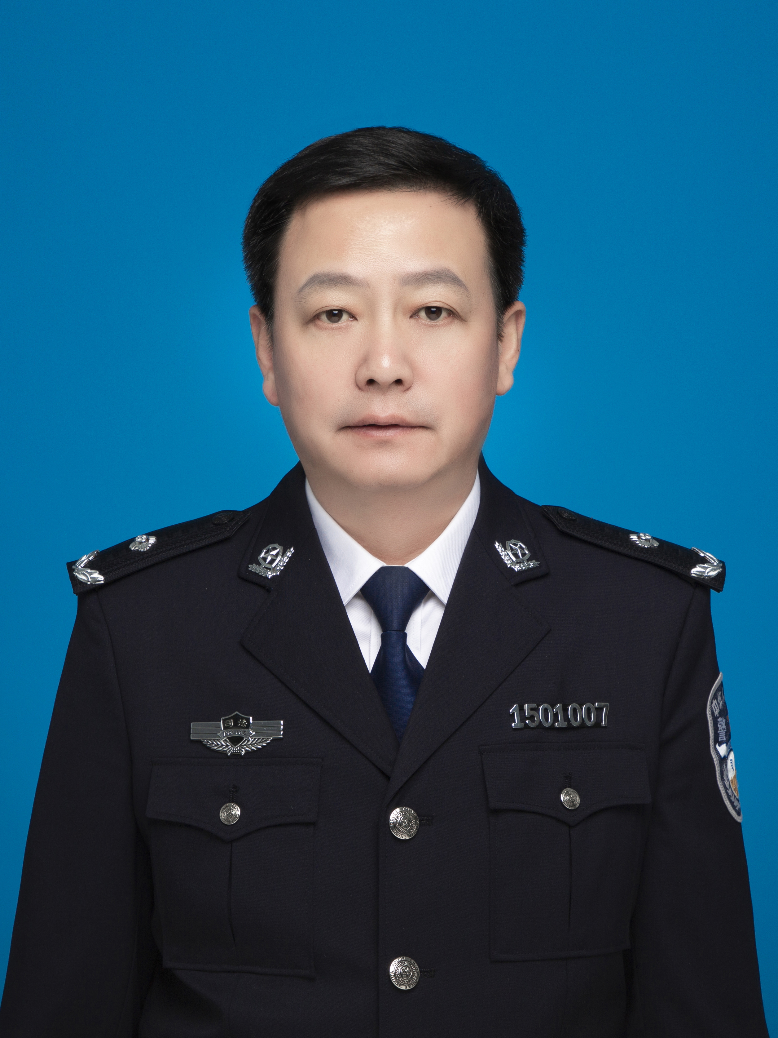 李永青,男,汉族,1976年10月生,内蒙古清水河县人,中共党员,大学