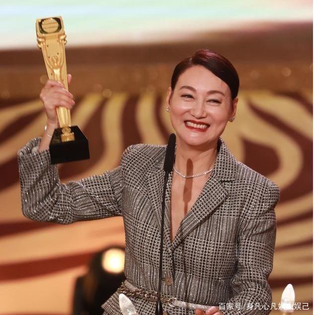 兄和姐卖断给京戏，红姨年近60成就双料影后，很少人知道她的故事_百科TA说
