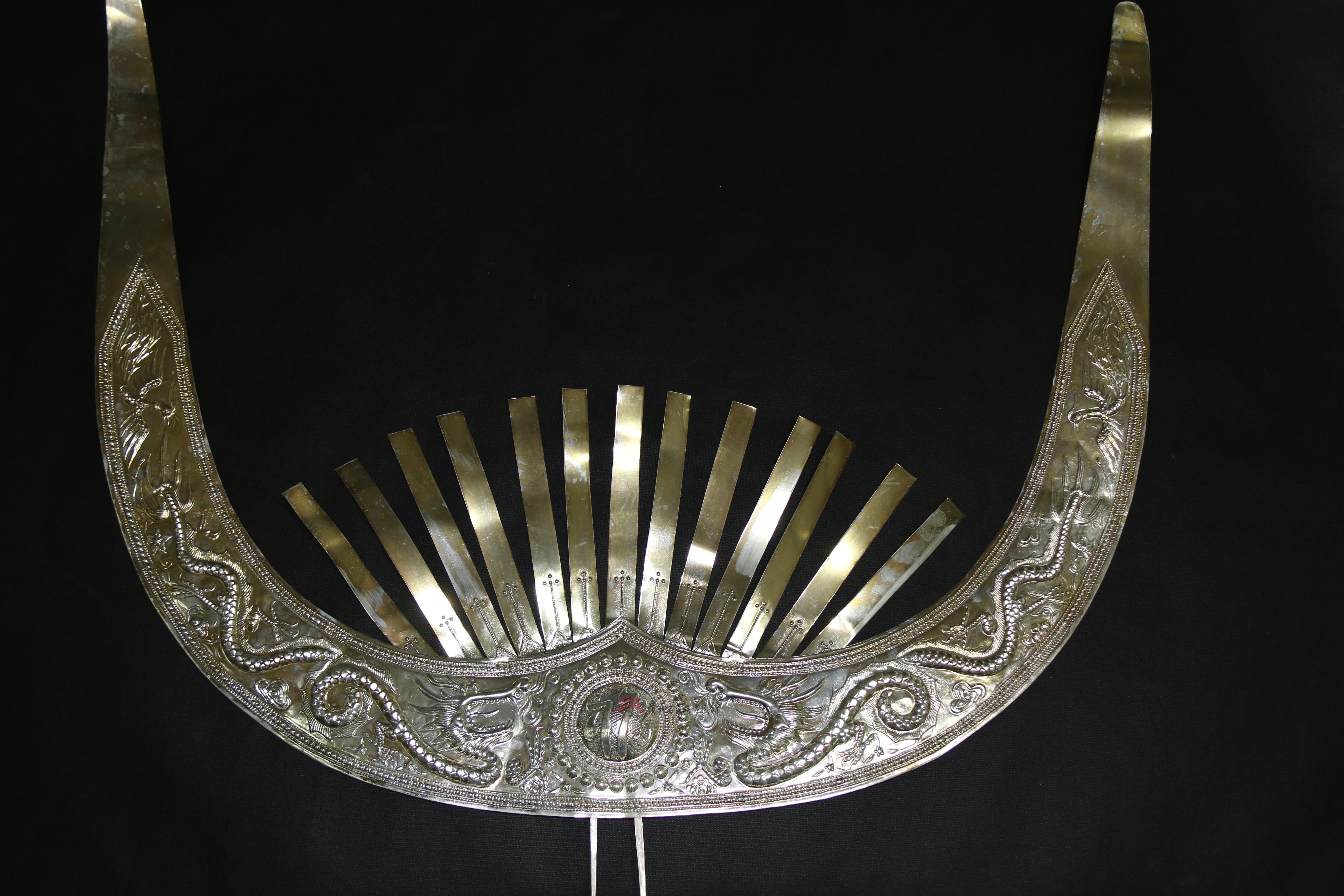 当代雷山苗族双龙抢宝纹仿银牛角