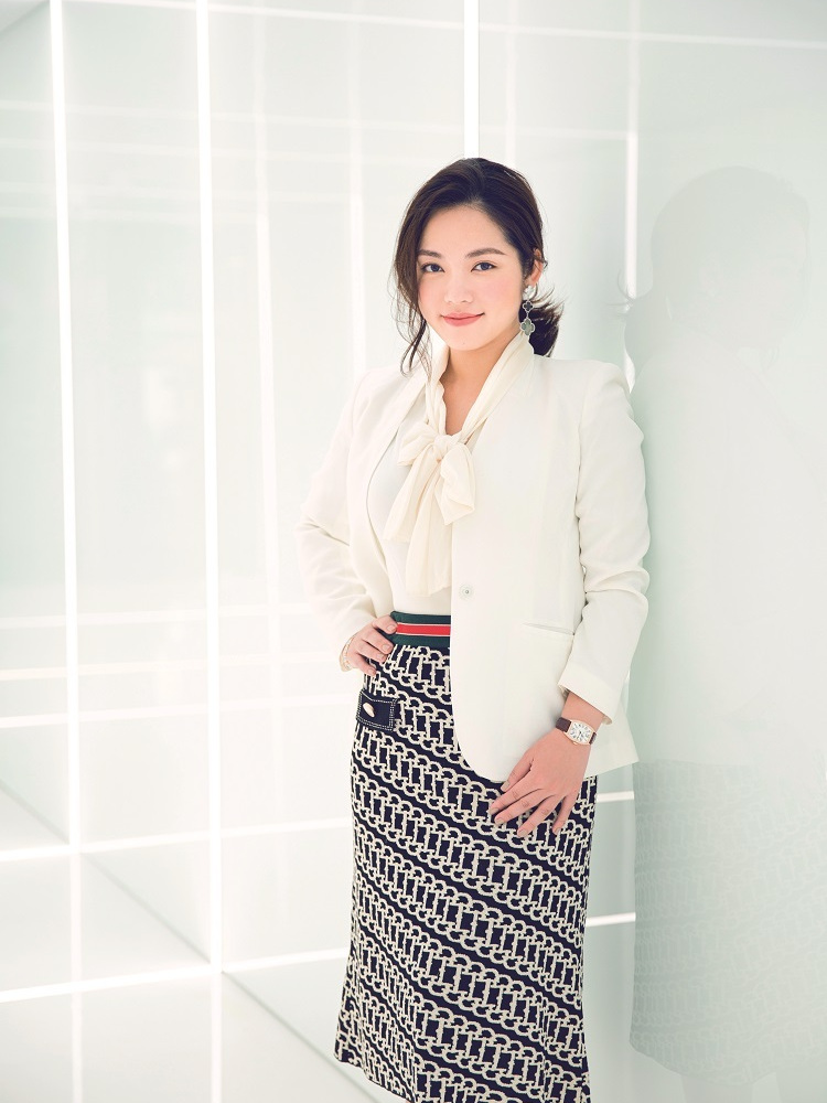 ">林希( lincy lin),毕业于英国伦敦大学学院 cfa,每日黑巧联合创始人