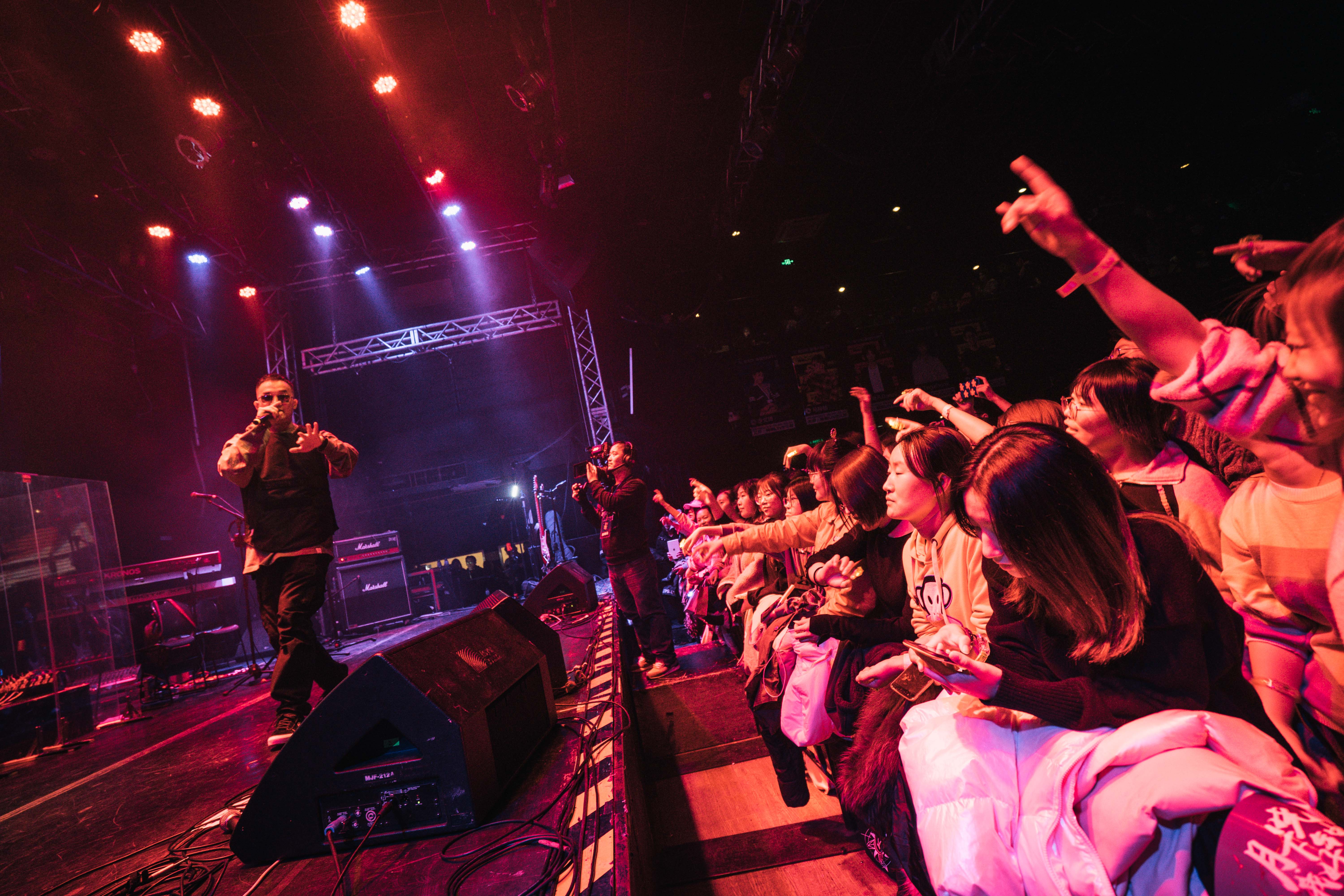 nx">2 /sup> span class="ref" data-ctrid="2kg9dhhdnsh">说唱歌手, 