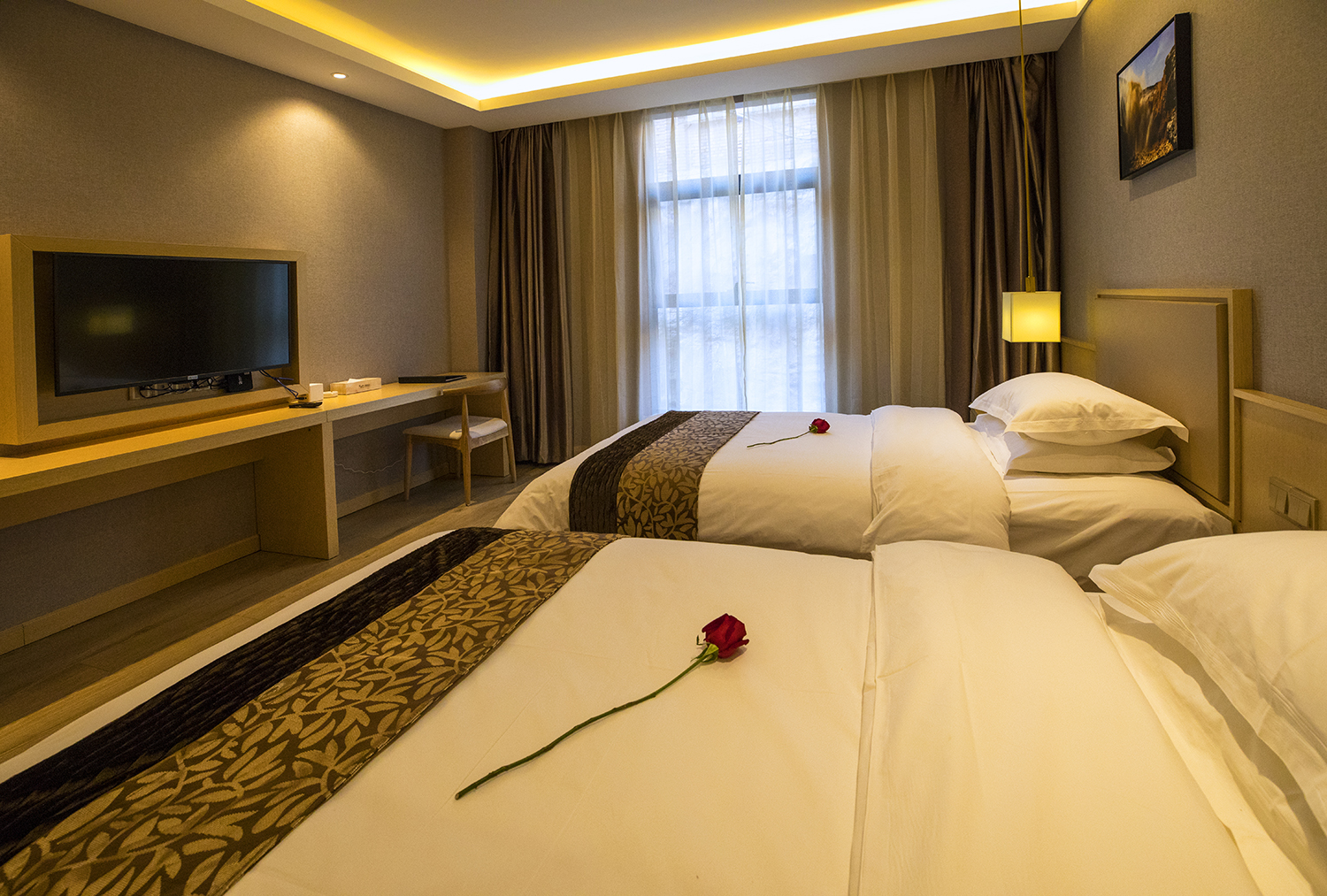  p data-id="gn37ynm9n5">云尚·观瀑舫酒店位于陕西省延安市宜川县