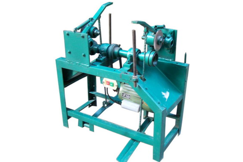 打包扣机,属于包扣加工生产的核心设备,它可