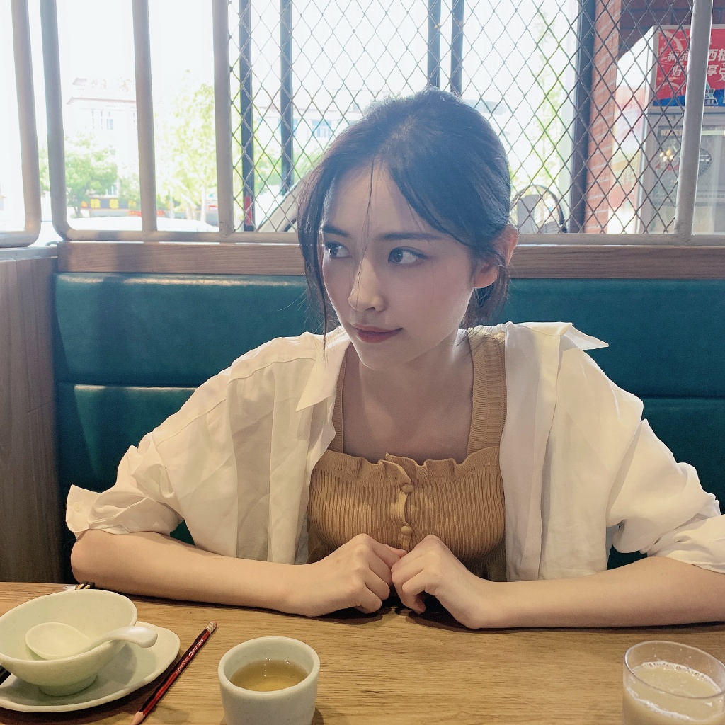  p>许佳琪(kiki),1995年8月27日出生于浙江省台州临海市,中国内地流行