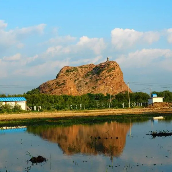  p>望儿山风景区位于辽宁省营口市鲅鱼圈区熊岳镇特色旅游带山海林泉