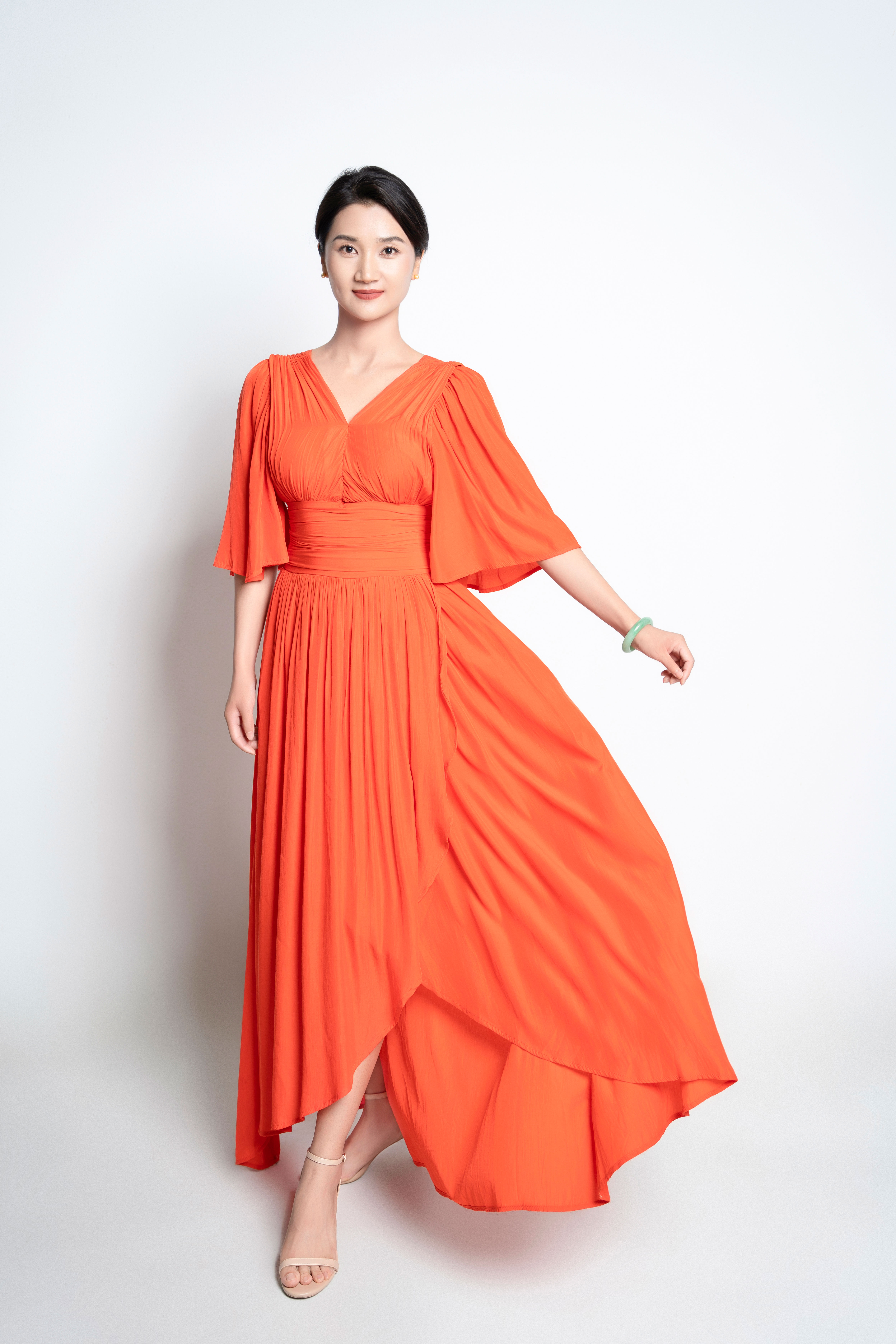  p data-id="go05hu5jmo">文君,原名张文君,大连人,毕业于吉林艺术