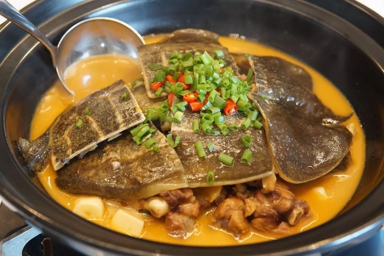  p>烧甲鱼是以甲鱼为原料的菜品. /p>