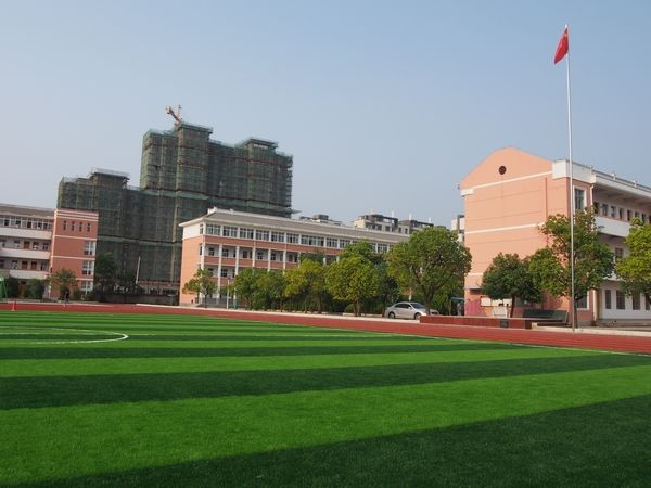  p>郎溪二中前身是建平中学,创建于1985年,2004年更名为郎溪二中.