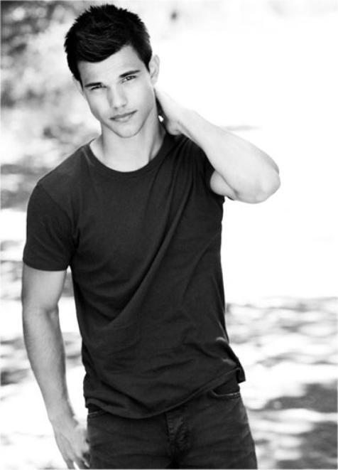  p>泰勒·洛特纳(taylor lautner),1992年2月11日出生于美国密歇根州