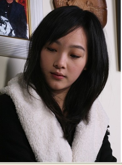  p>何杜娟,1990年4月1日出生于广东省河源市连平县,中国内地女演员