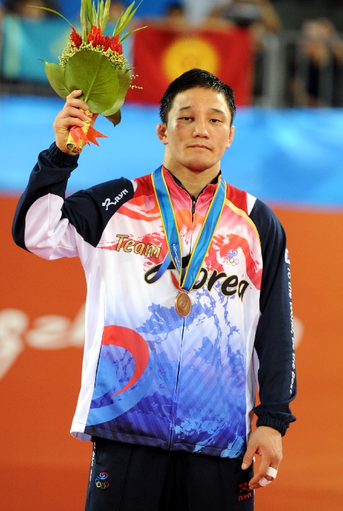 韩国 a target="_blank" href="/item/摔跤运动员/53418358" data