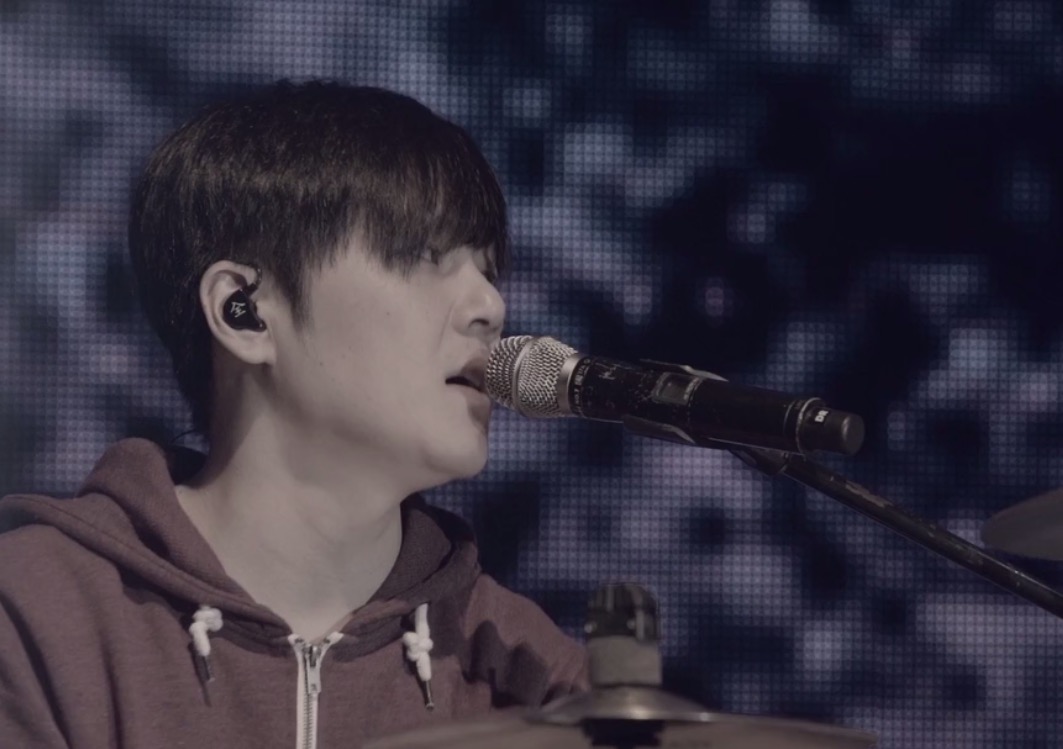 c the max 全称为moon child the maximum,韩国著名摇滚乐队.