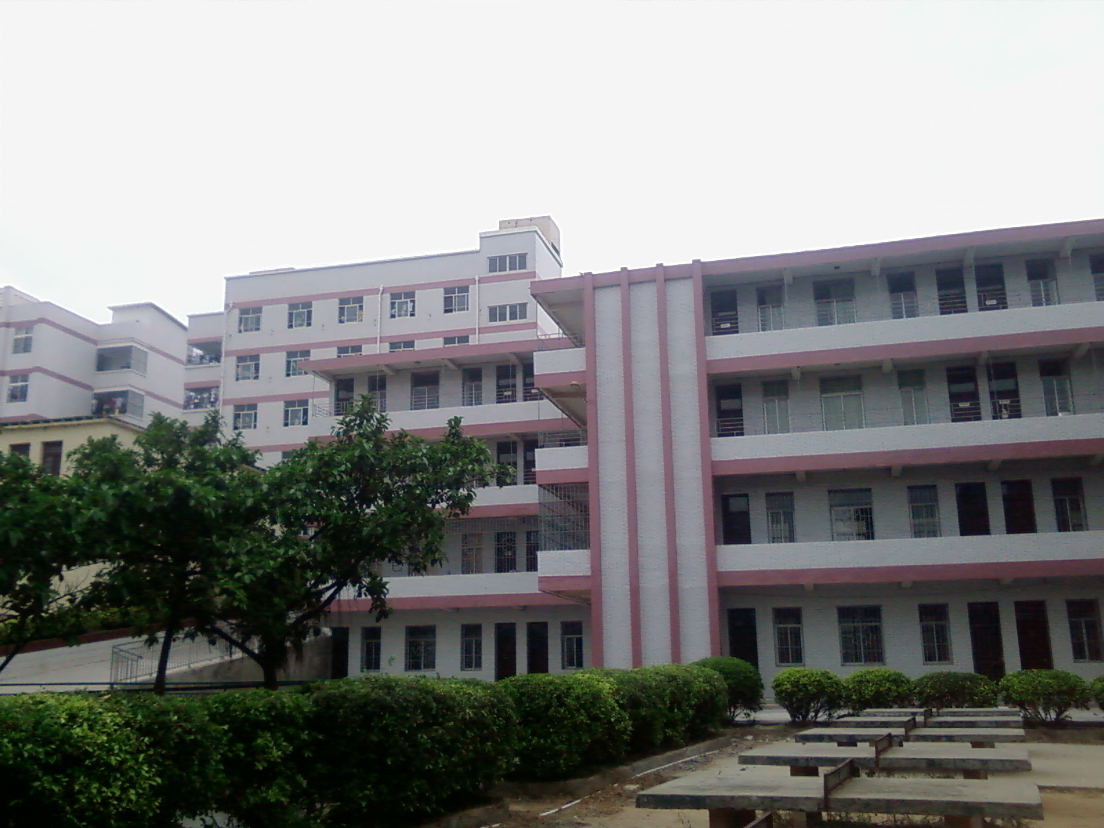  p> a target="_blank" href="/item/平潭县第三中学/2858671" data