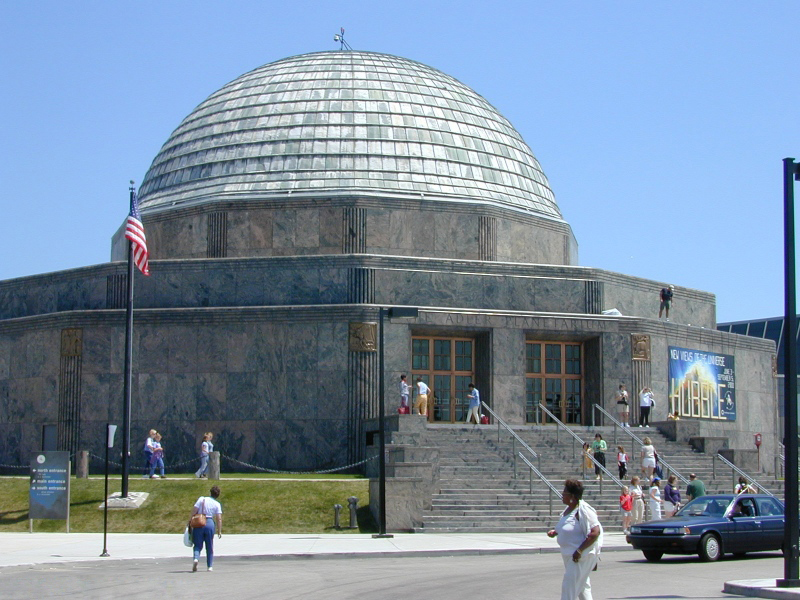  p>阿德勒天文馆(adler planetarium)于1930年在芝加哥成立,是西半球