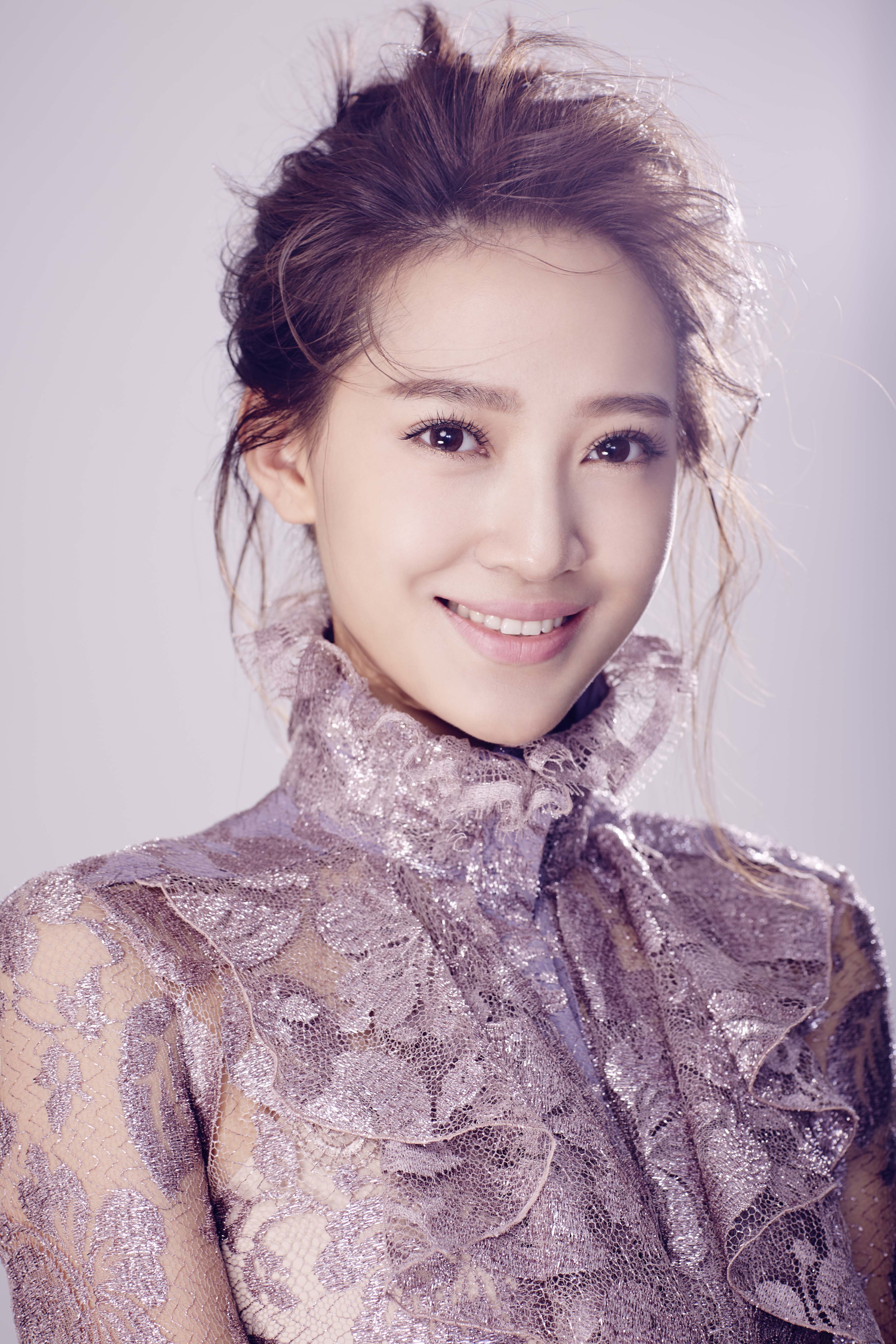  p>秦子越,1987年9月13日出生于辽宁省抚顺市,毕业于 a target="