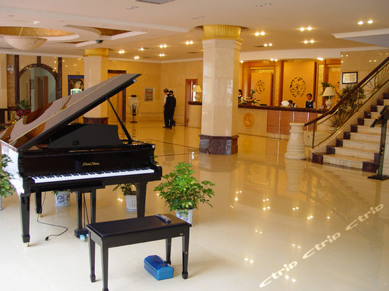  p>凤凰温泉度假酒店位于 a href="#" data-lemmaid="4396759">大理市