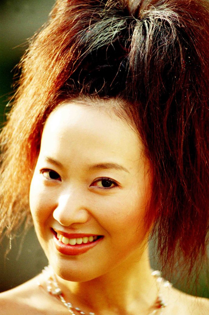 《春暖花开》是 a target="_blank" href="/item/周艳泓/636150" data