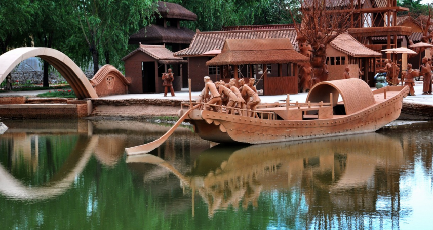  p data-id="gnwlcbdasz">麻龙湾景区是一座以著名画卷《 a target="