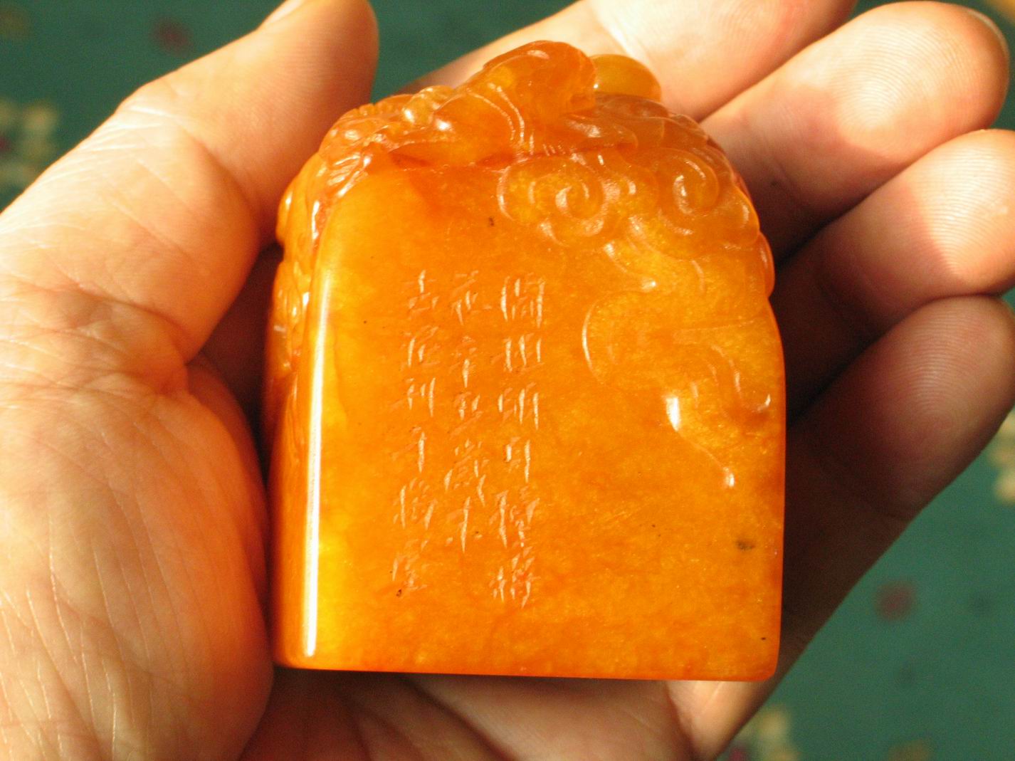  p>橘皮红田,田黄石的一种,主要产于上坂和中坂.