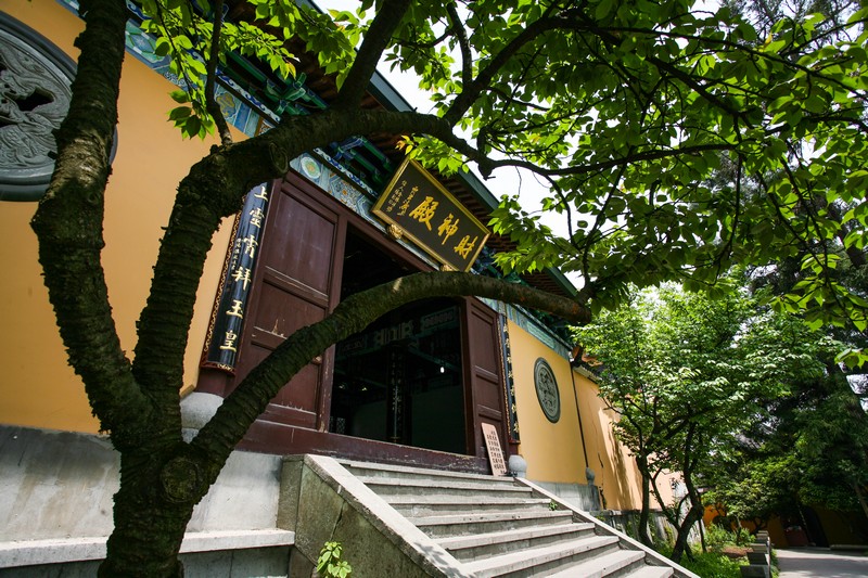 flying clouds over jade emperor hill