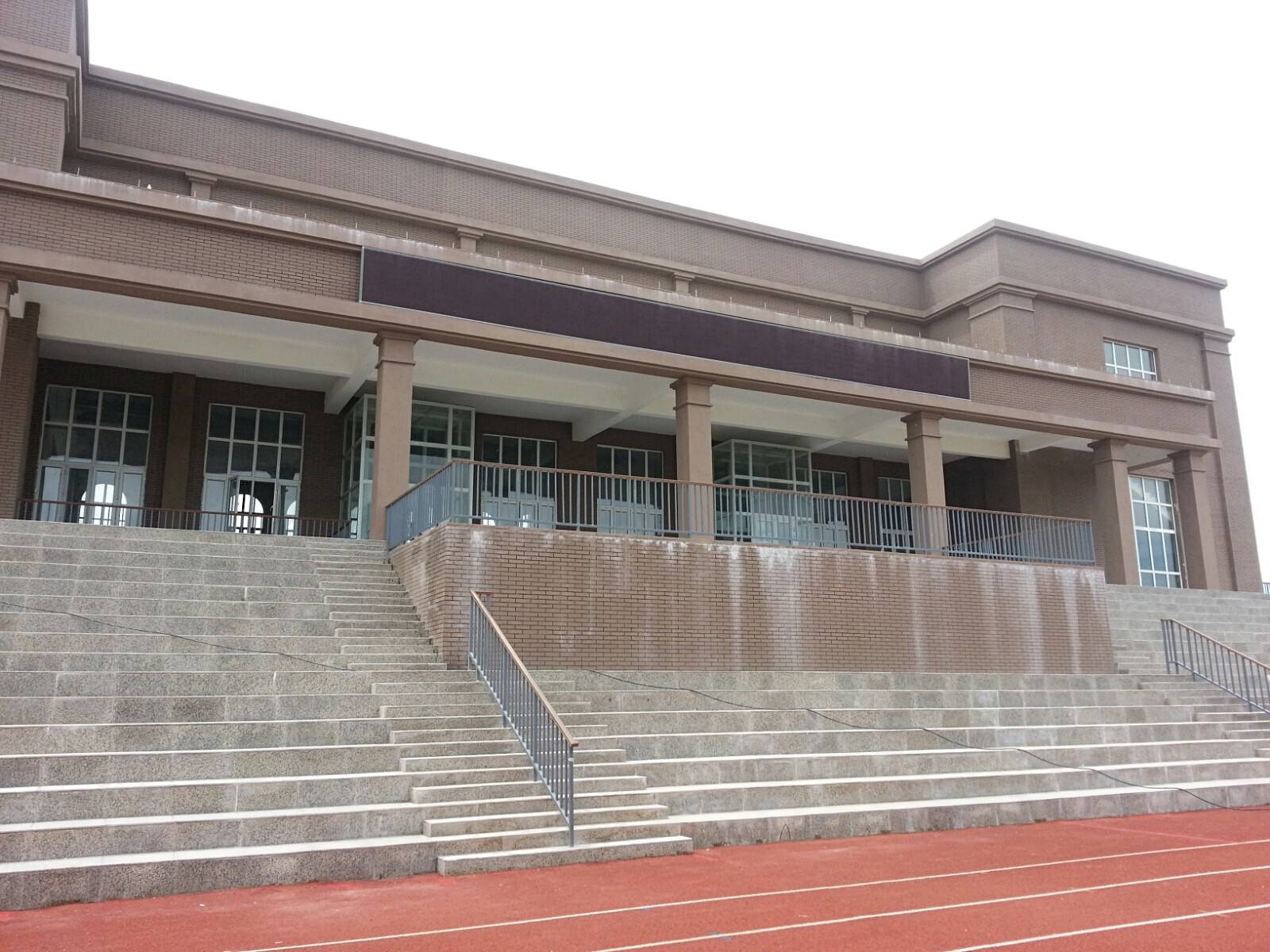 阿克苏市高级中学)创建于2013年,属杭州援建阿克苏市的一所公立高中