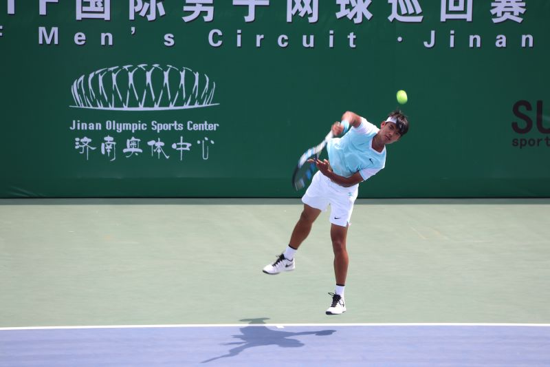 吴昊,男,1997年出生于江西,中国 a target="_blank" href="/item/网球