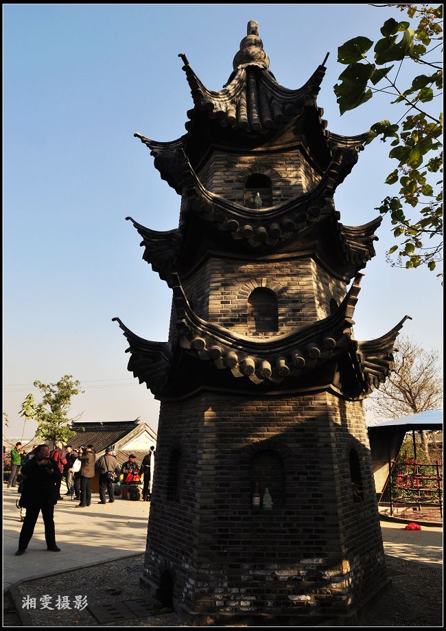 于明万历23年(1595年),位于苏州市浒墅关镇兴贤桥南大运河西岸土丘上