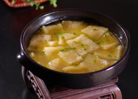  p>酸辣肉皮汤是一道家常菜,主要食材是炸猪皮 西红柿. /p>