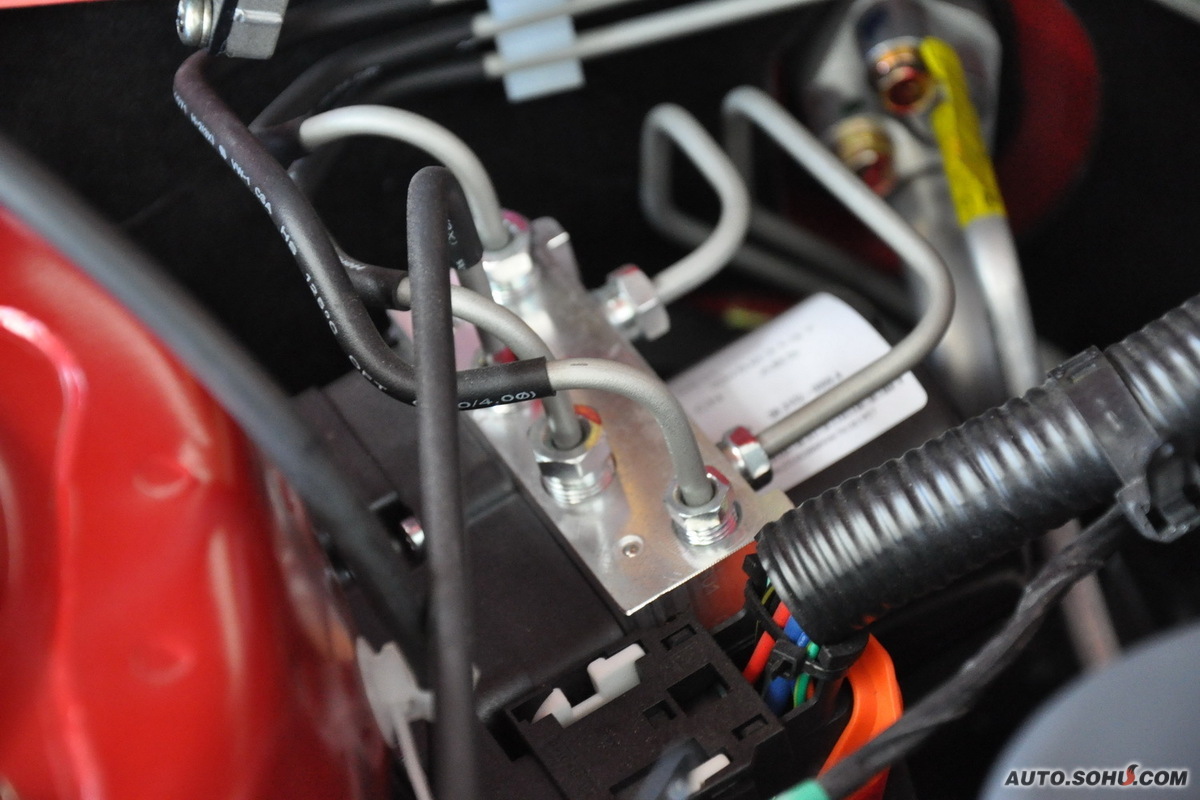  p>v3菱悦是 a target="_blank" href="/item/东南汽车/2830747" data