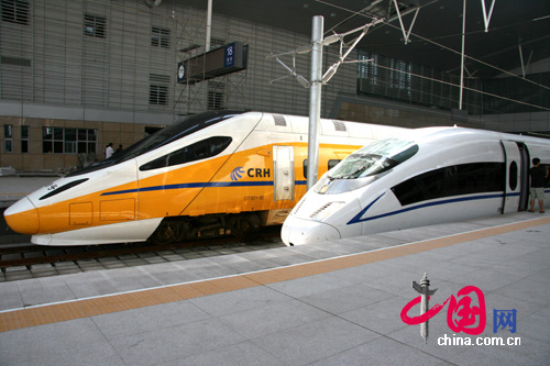  p>城际列车,又称城际专列(inter-city rail service),是指往返于相邻