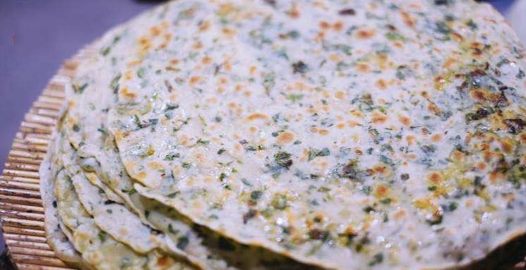  p>野菜煎饼是一道美食,由野菜,面粉等食材制作而成. /p>