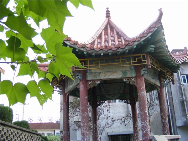 刘河中学位于医圣故里—— a target="_blank" href="/item/蕲春县