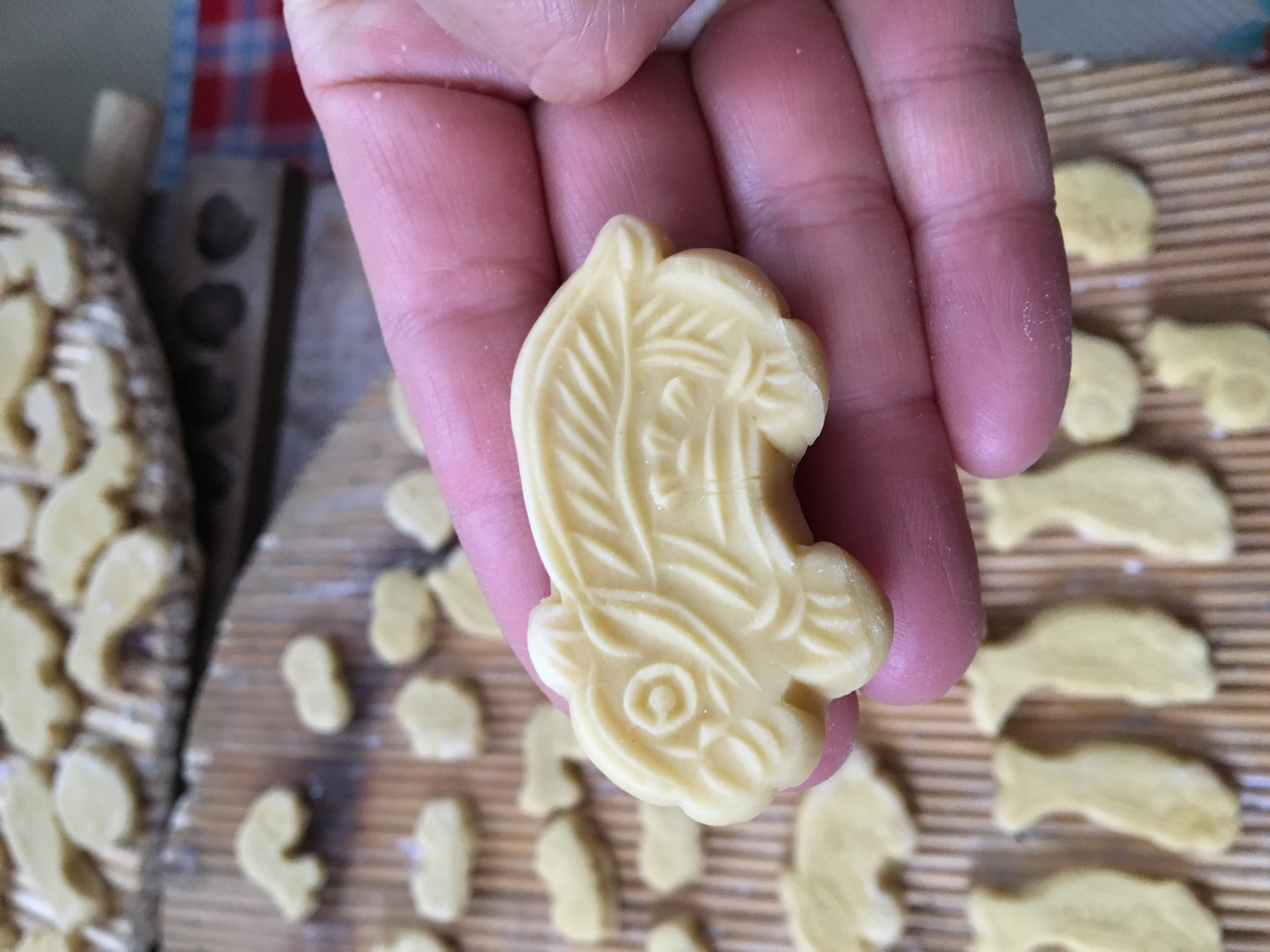  p data-id="gnbtd4wruz">巧果即七夕果,乞巧果子,又称巧食或巧舌,是