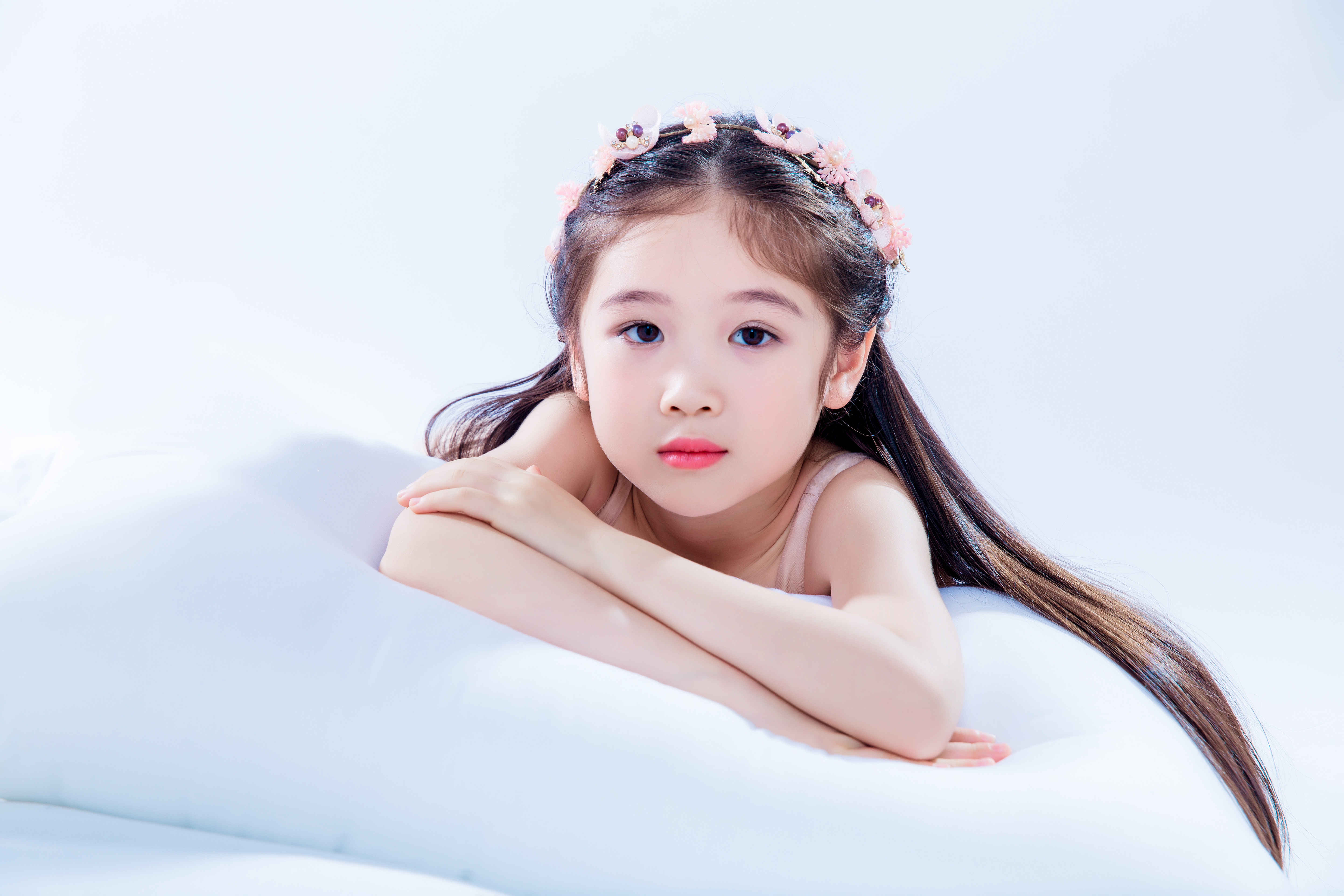  p>邓文怡,2009年11月14日出生于香港,童星,中国香港女歌手.