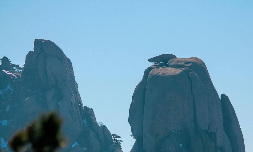  p data-id="gnx0kl0l62">松鼠跳天都为黄山耕云峰上一巧石,酷似活泼