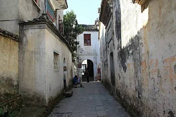 耗时7年，斥资1.25亿，美国人搬走了这座差点被拆的中国老宅_百科TA说