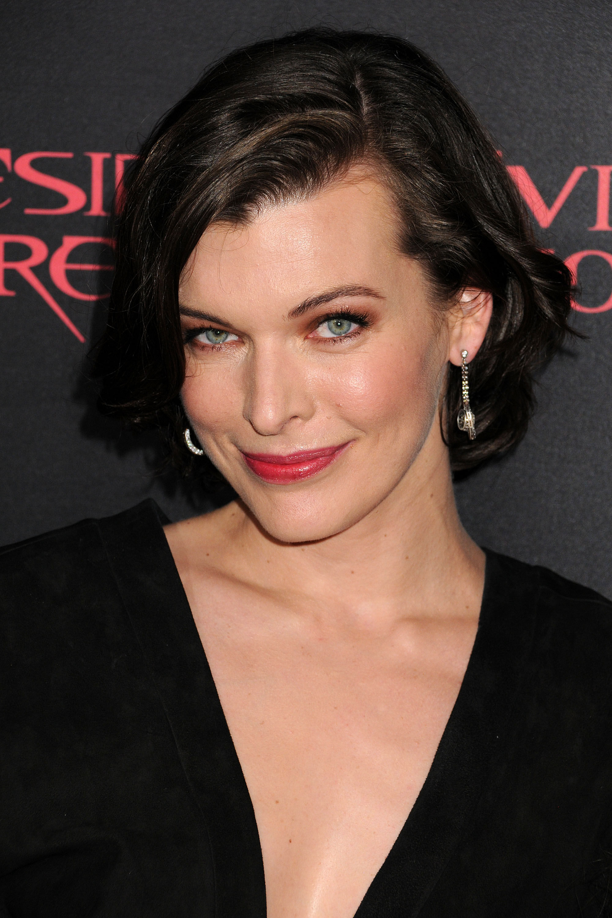 jovovich),1975年12月17日出生于乌克兰,塞尔维亚,俄罗斯裔美国影视