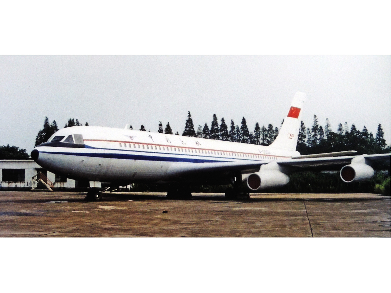  p>运-10(英文:shanghai y-10,中国代号:y-10)客机,是20世纪70年代由