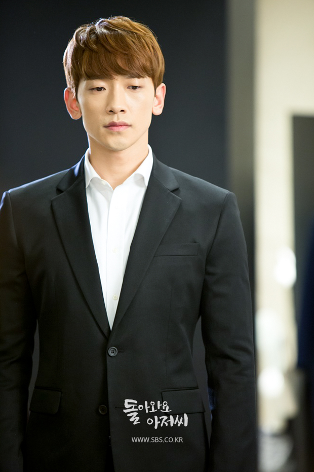  p>郑智薰(rain),1982年6月25日出生于韩国首尔,韩国流行男歌手,演员