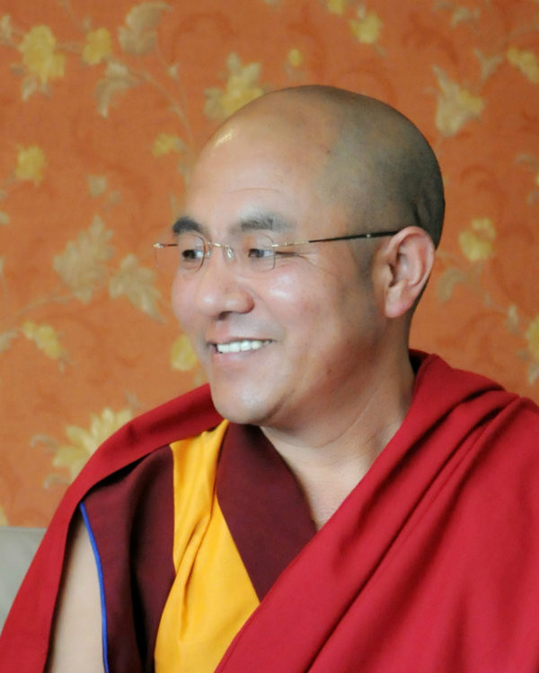 1985年舍俗出家,前往喇荣五明佛学院,依止 /span> span class="ref"